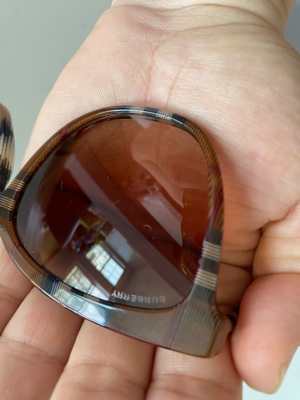 Burberry BE 4308 "Clare" sunglasses, characterized by their subtle cat-eye - Picture 4 of 7